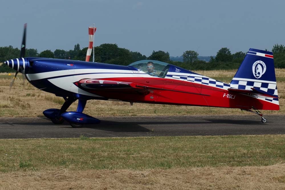 Extra 330 roulage