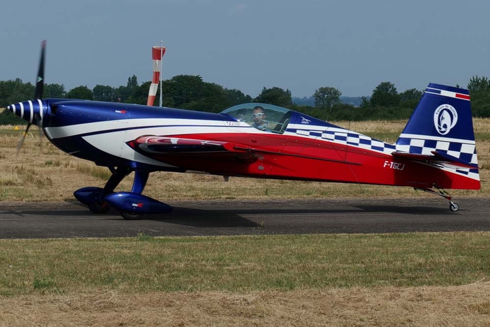 Extra 330 roulage